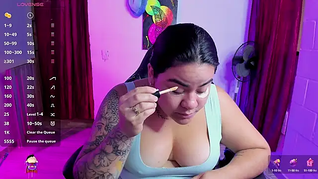 Snapshot of Sharon_hils chatting on 02.06.25 Sharon hils online show from 02.06.25