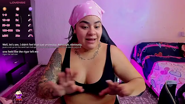 Snapshot of Sharon_hils chatting on 11.04.25 Sharon hils online show from 11.04.25