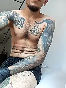 Snapshot of HornetBigDickonYou chatting on 01.11.25 HornetBigDickonYou online show from 01.11.25