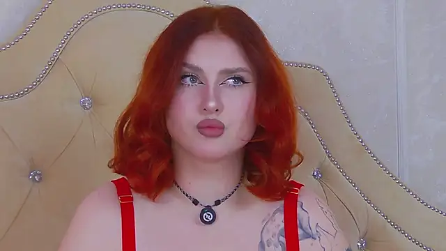 Snapshot of AnnaRichmond chatting on 10.16.25 AnnaRichmond online show from 10.16.25