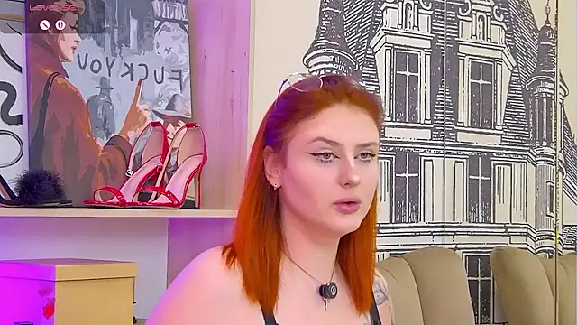 Snapshot of AnnaRichmond chatting on 11.04.25 AnnaRichmond online show from 11.04.25