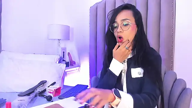 SamanthaFerrer   online show from 12.24.24