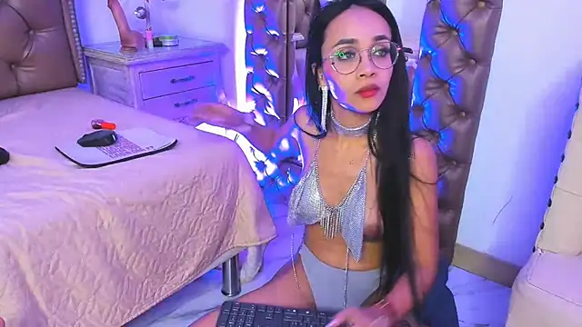 SamanthaFerrer   online show from 01.05.25