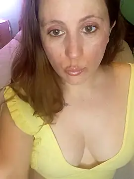 Snapshot of SofiEstevez chatting on 10.04.25 SofiEstevez online show from 10.04.25