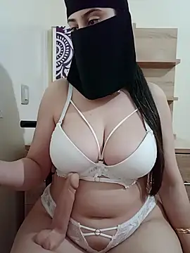 Snapshot of Arabic-Rose chatting on 10.31.25 Arabic-Rose online show from 10.31.25