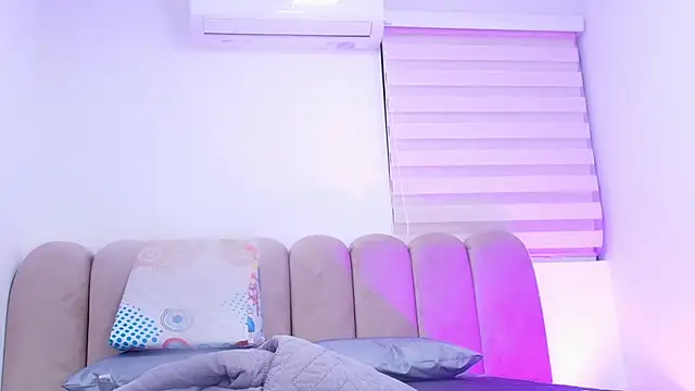 Snapshot of nicol_f chatting on 02.10.26 nicol f online show from 02.10.26