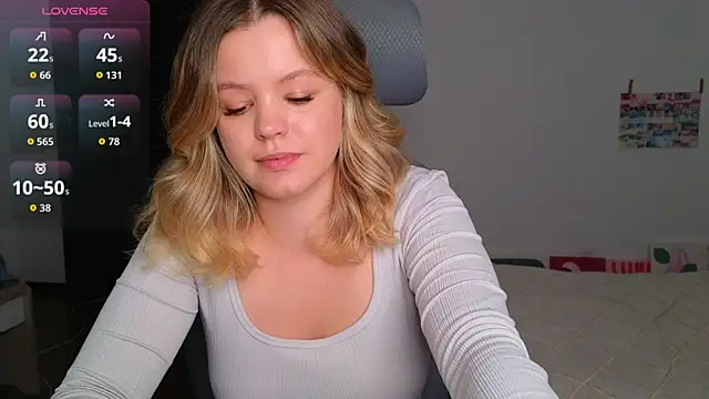 Snapshot of Milana15 chatting on 09.30.25 Milana15 online show from 09.30.25