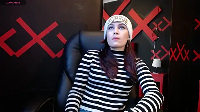 Snapshot of _yuyi chatting on 02.13.25 yuyi online show from 02.13.25