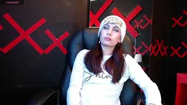 Snapshot of _yuyi chatting on 02.17.25 yuyi online show from 02.17.25