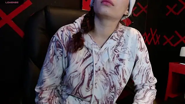 Snapshot of _yuyi chatting on 02.18.25 yuyi online show from 02.18.25