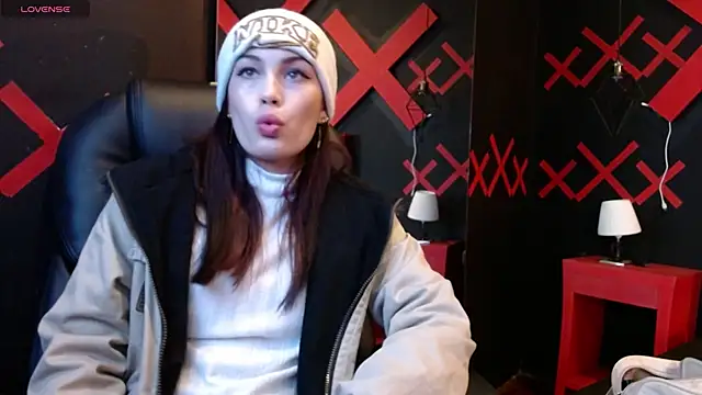 Snapshot of _yuyi chatting on 02.20.25 yuyi online show from 02.20.25