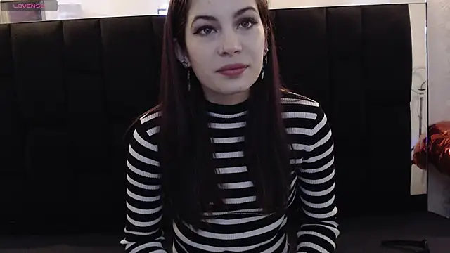 Snapshot of _yuyi chatting on 02.21.25 yuyi online show from 02.21.25