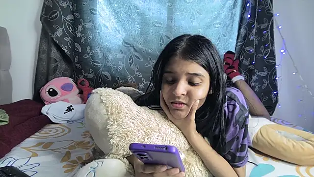 Snapshot of Michi_sexy chatting on 12.22.24 Michi sexy online show from 12.22.24