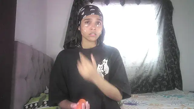 Snapshot of Michi_sexy chatting on 02.18.25 Michi sexy online show from 02.18.25