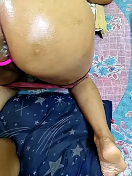 Snapshot of GF_nd_BF_ chatting on 10.30.25 GF nd BF online show from 10.30.25