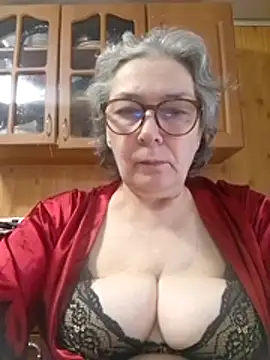 Snapshot of IrinaSweet54 chatting on 04.28.26 IrinaSweet54 online show from 04.28.26