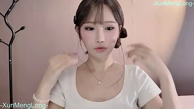 Snapshot of -XunMengLong- chatting on 04.12.26 -XunMengLong- online show from 04.12.26