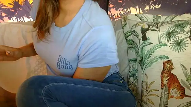 Snapshot of Sexyhottpunani chatting on 10.14.25 Sexyhottpunani online show from 10.14.25