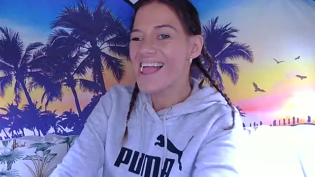 Snapshot of Sexyhottpunani chatting on 10.28.25 Sexyhottpunani online show from 10.28.25