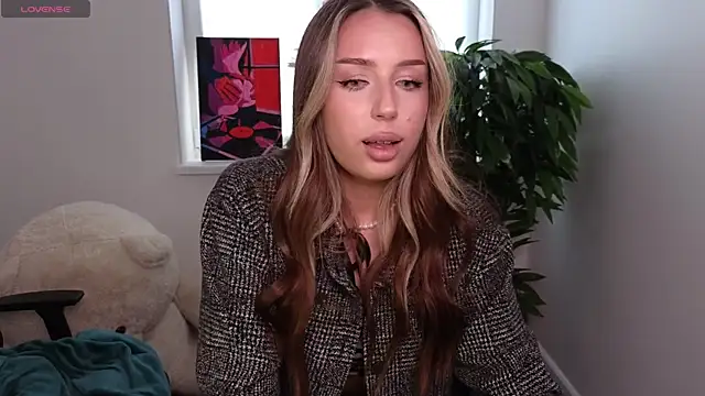 Snapshot of MonicaWeber_ chatting on 09.21.25 MonicaWeber online show from 09.21.25