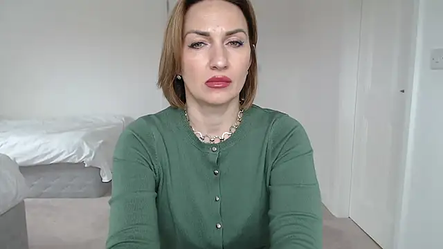 Snapshot of Mallinia chatting on 03.16.25 Mallinia online show from 03.16.25