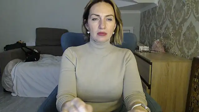 Mallinia online show from 12.15.25