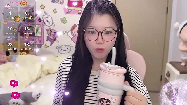 Snapshot of xiSSts chatting on 11.08.25 xiSSts online show from 11.08.25