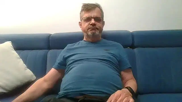 Snapshot of axecoman60 chatting on 04.30.26 axecoman60 online show from 04.30.26