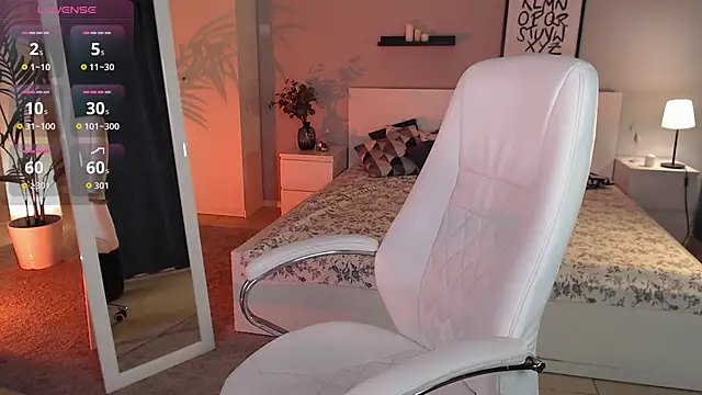 Bellla Haddid online show from 10.21.25