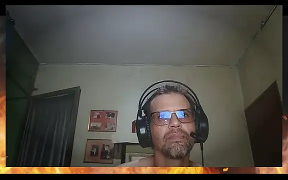 Snapshot of Aj_love22 chatting on 11.04.25 Aj love22 online show from 11.04.25