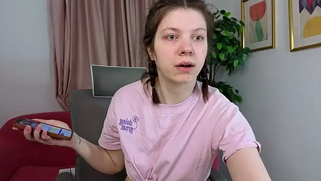 Snapshot of Baby_Evalena chatting on 05.29.26 Baby Evalena online show from 05.29.26