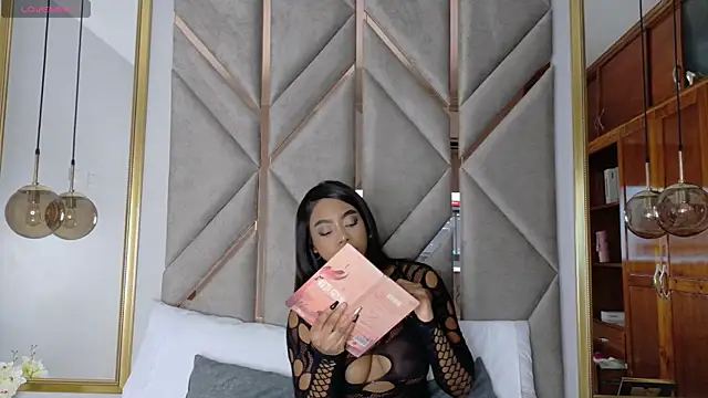 Snapshot of Lola_King chatting on 10.02.25 Lola King online show from 10.02.25