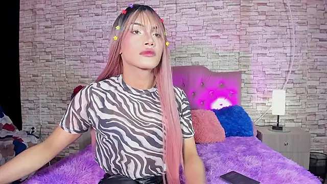 Snapshot of kitty_queen10 chatting on 10.24.25 kitty queen10 online show from 10.24.25