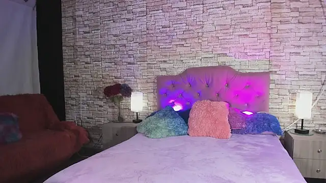 Snapshot of kitty_queen10 chatting on 11.12.25 kitty queen10 online show from 11.12.25