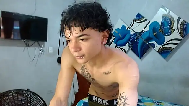 Snapshot of Lovebeng_ chatting on 10.11.25 Lovebeng online show from 10.11.25