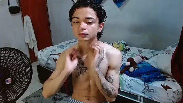 Snapshot of Lovebeng_ chatting on 11.06.25 Lovebeng online show from 11.06.25