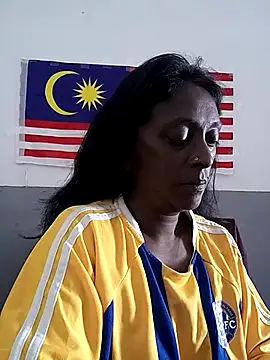 Snapshot of mamakarma1403 chatting on 10.02.25 mamakarma1403 online show from 10.02.25