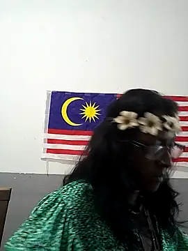 Snapshot of mamakarma1403 chatting on 10.07.25 mamakarma1403 online show from 10.07.25