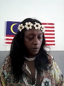 Snapshot of mamakarma1403 chatting on 10.08.25 mamakarma1403 online show from 10.08.25