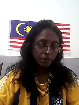 Snapshot of mamakarma1403 chatting on 10.27.25 mamakarma1403 online show from 10.27.25