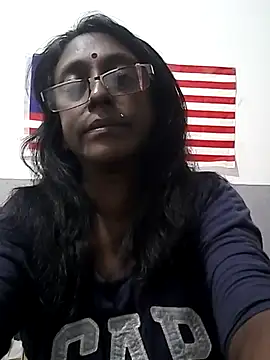 Snapshot of mamakarma1403 chatting on 10.29.25 mamakarma1403 online show from 10.29.25