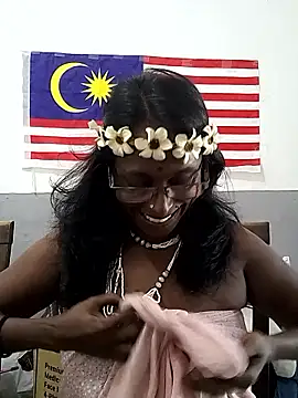 Snapshot of mamakarma1403 chatting on 11.01.25 mamakarma1403 online show from 11.01.25