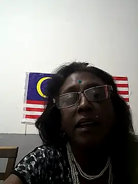 Snapshot of mamakarma1403 chatting on 11.03.25 mamakarma1403 online show from 11.03.25