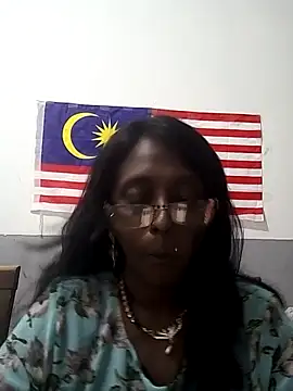 Snapshot of mamakarma1403 chatting on 11.05.25 mamakarma1403 online show from 11.05.25