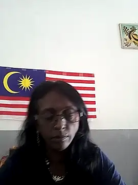 Snapshot of mamakarma1403 chatting on 11.06.25 mamakarma1403 online show from 11.06.25