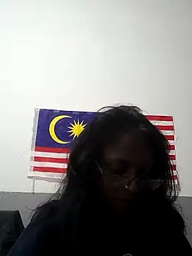 Snapshot of mamakarma1403 chatting on 11.06.25 mamakarma1403 online show from 11.06.25