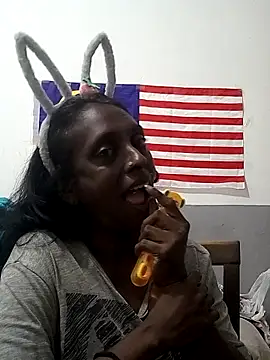 Snapshot of mamakarma1403 chatting on 11.08.25 mamakarma1403 online show from 11.08.25