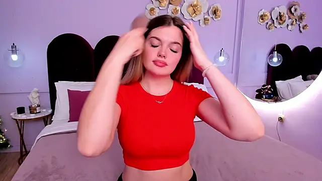 Snapshot of ZaraBloom chatting on 01.04.25 ZaraBloom online show from 01.04.25