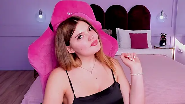 Snapshot of ZaraBloom chatting on 01.29.25 ZaraBloom online show from 01.29.25