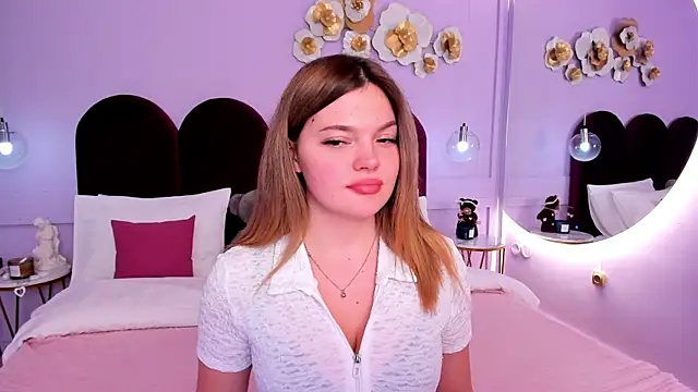 Snapshot of ZaraBloom chatting on 01.30.25 ZaraBloom online show from 01.30.25